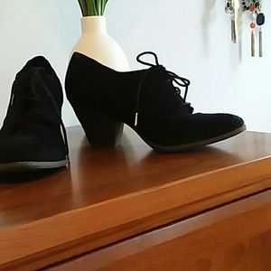 Dr Scholls black suede booties size 8.5 to 9